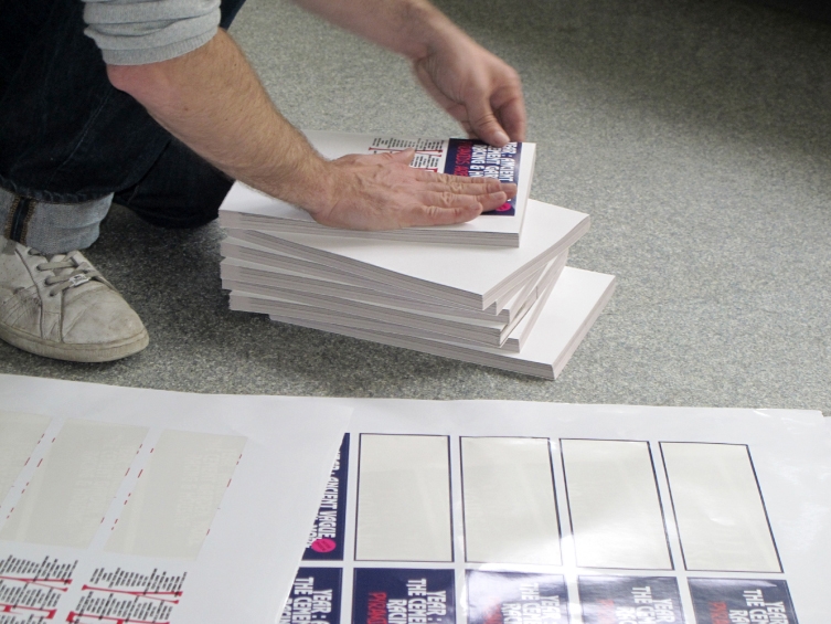 Überknackig project : Year magazine 2011 - Stickers